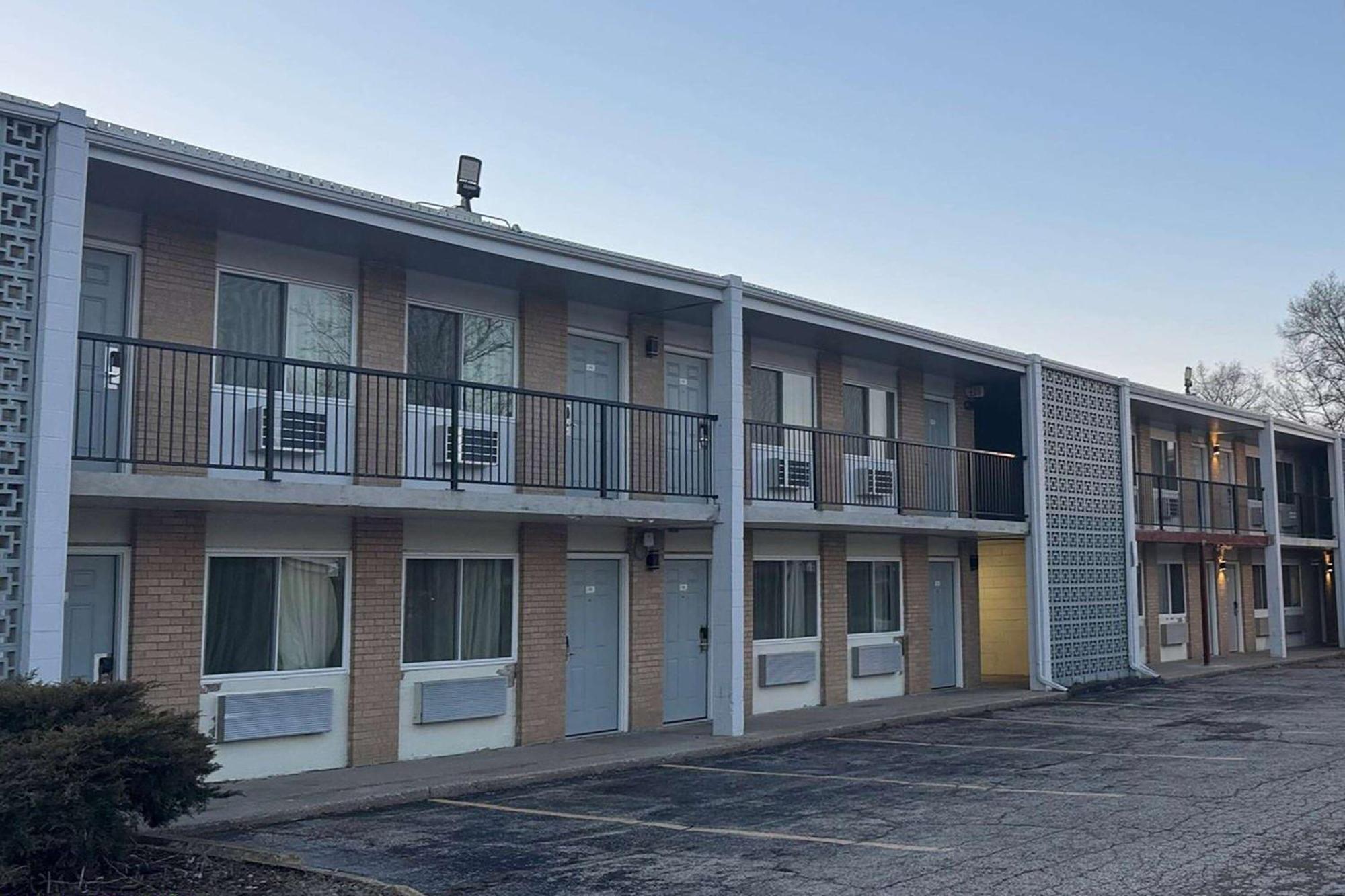 Hotel Super 8 By Wyndham Rockford South Exterior foto